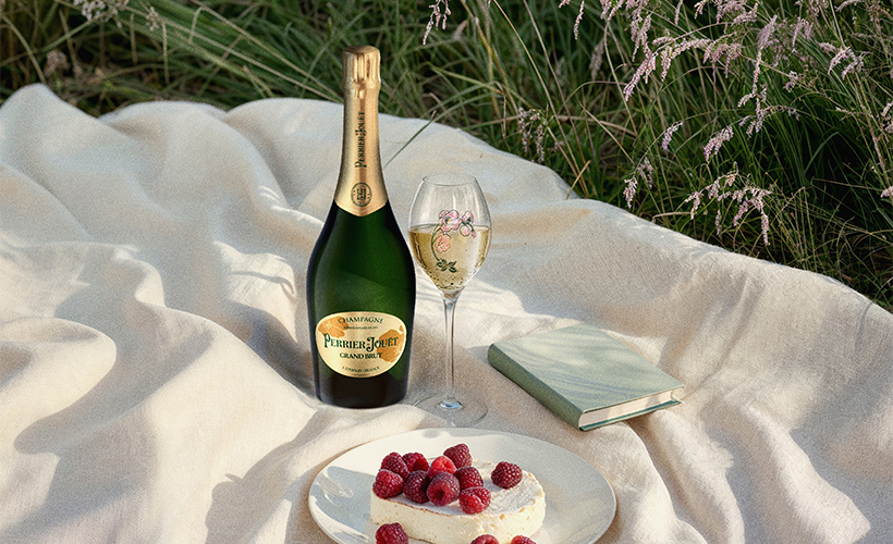 Perrier-Jouët-s_0001_PERRIER-JOUËT-Lifestyle (AI)-Grand Brut -Version 1x1